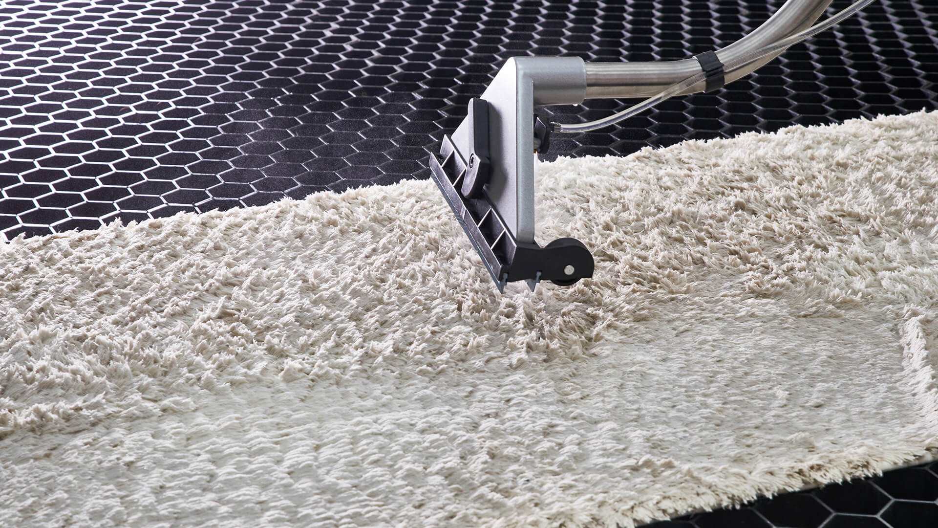 Carpet cleaning method - shampooing