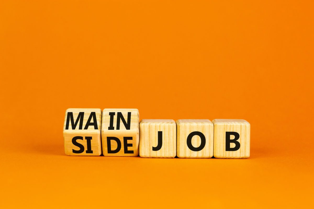 Earn extra money with a carpet cleaning side hustle. Picture of "main and side" job blocks.